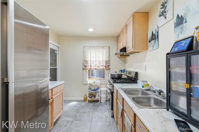 9941 Pinehurst Street, Detroit, MI 48204
