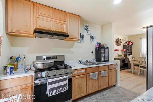 9941 Pinehurst Street, Detroit, MI 48204