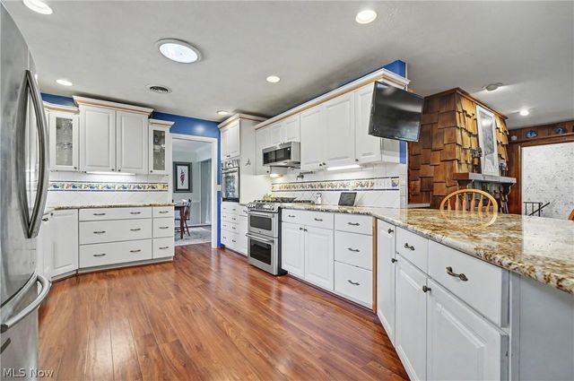 671 S Sheraton Drive, Akron, OH 44319