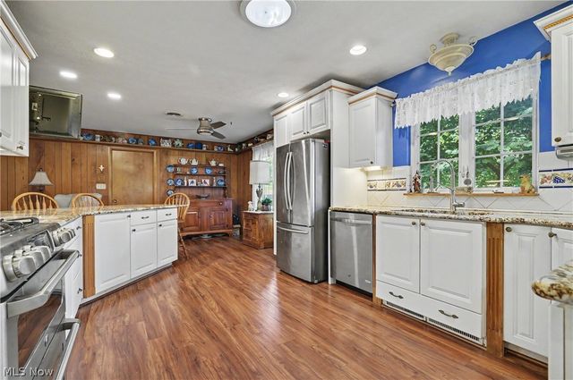 671 S Sheraton Drive, Akron, OH 44319
