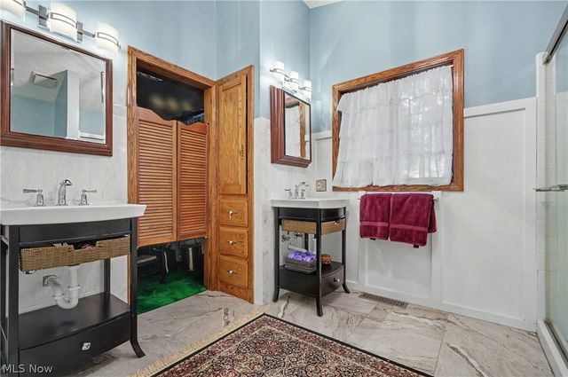 671 S Sheraton Drive, Akron, OH 44319