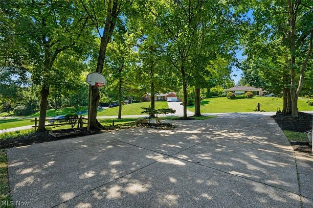 671 S Sheraton Drive, Akron, OH 44319