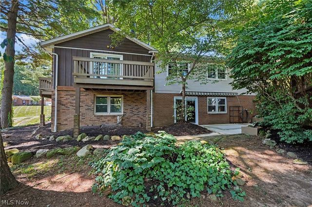 671 S Sheraton Drive, Akron, OH 44319