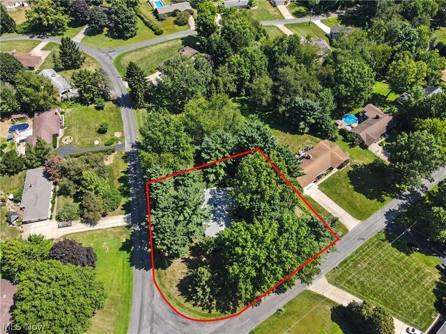 671 S Sheraton Drive, Akron, OH 44319