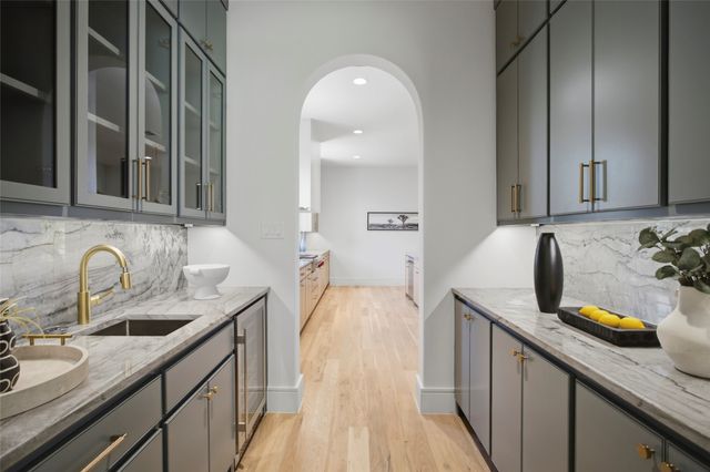 7033 Chantilly Lane, Dallas, TX 75214