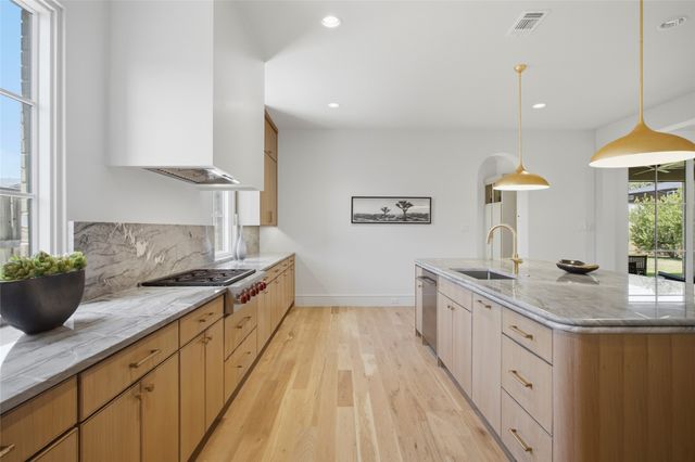 7033 Chantilly Lane, Dallas, TX 75214