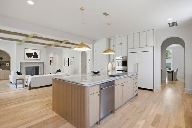 7033 Chantilly Lane, Dallas, TX 75214