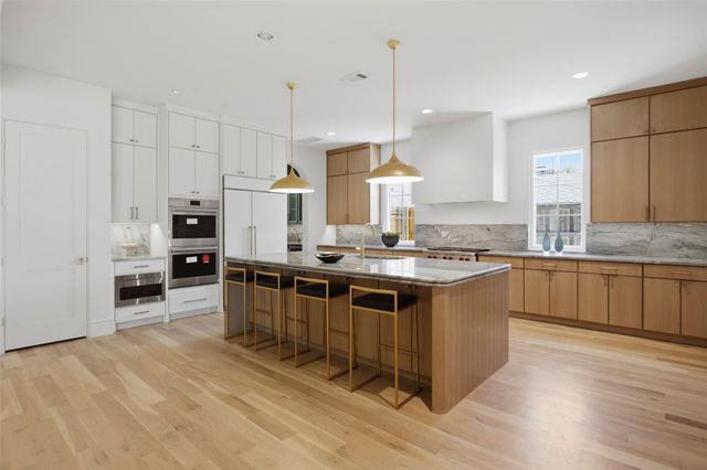 7033 Chantilly Lane, Dallas, TX 75214