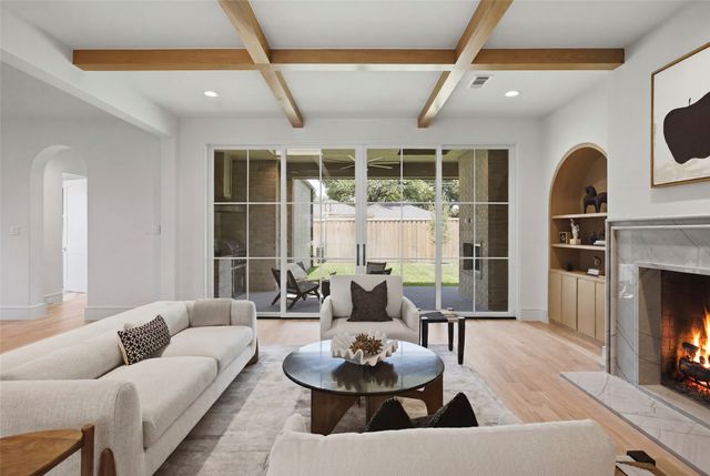 7033 Chantilly Lane, Dallas, TX 75214
