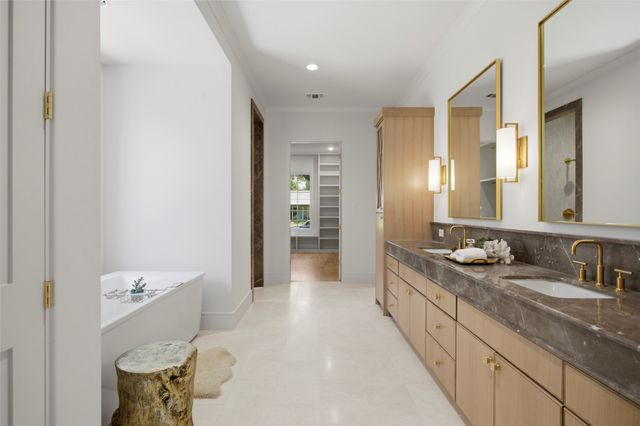 7033 Chantilly Lane, Dallas, TX 75214
