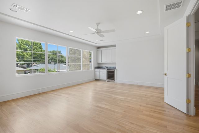 7033 Chantilly Lane, Dallas, TX 75214