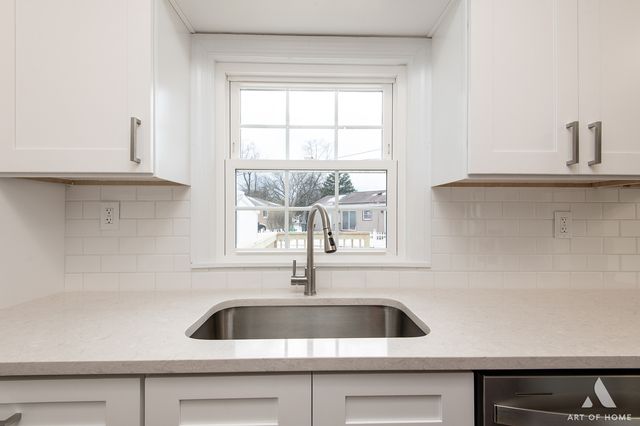 1015 Grandview Avenue, Lockport, IL 60441