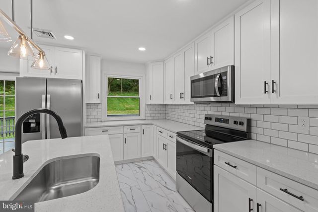 1016 W BOOT RD, Downingtown, PA 19335