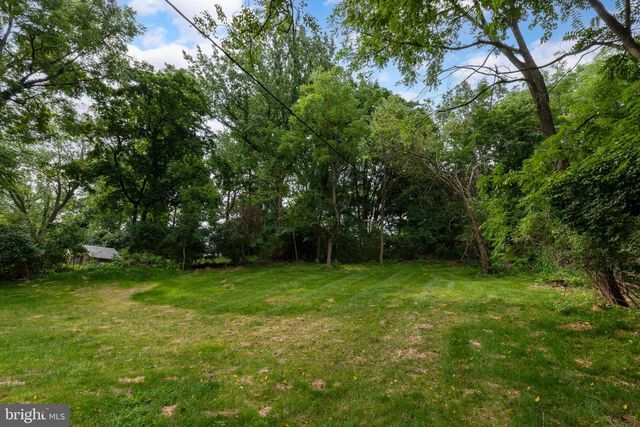 1016 W BOOT RD, Downingtown, PA 19335