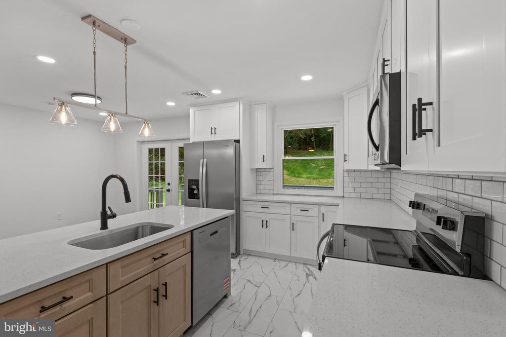 1016 W BOOT RD, Downingtown, PA 19335