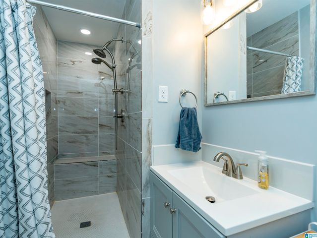 500 CROSSCREEK TRAIL, Pelham, AL 35124