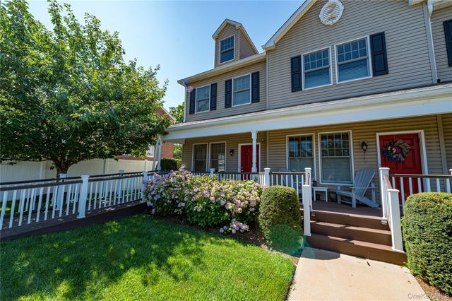 7 Nathan Hale Drive A, Huntington, NY 11743