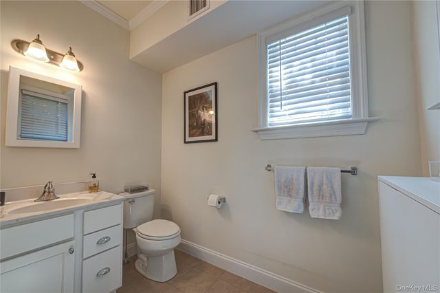 7 Nathan Hale Drive A, Huntington, NY 11743