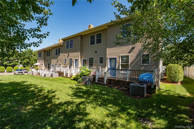 7 Nathan Hale Drive A, Huntington, NY 11743