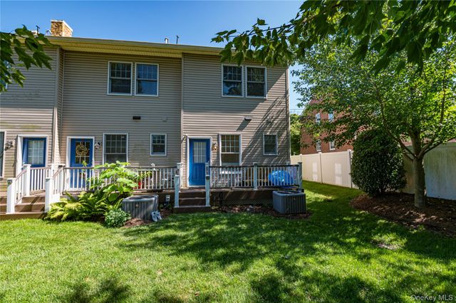 7 Nathan Hale Drive A, Huntington, NY 11743