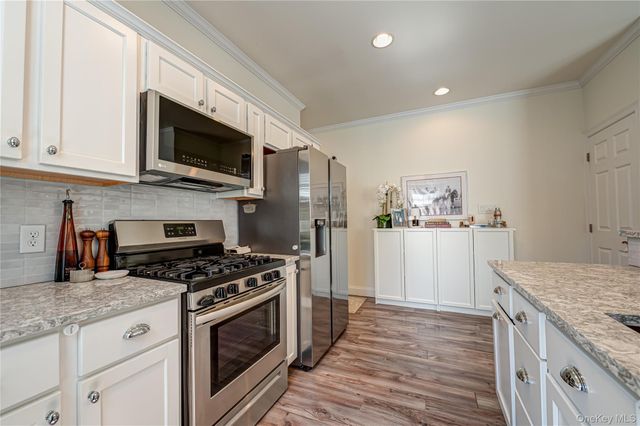 7 Nathan Hale Drive A, Huntington, NY 11743