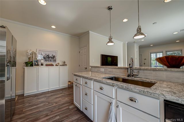 7 Nathan Hale Drive A, Huntington, NY 11743