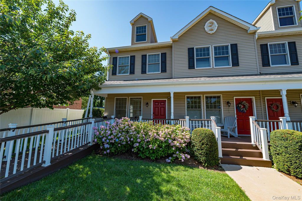 7 Nathan Hale Drive A, Huntington, NY 11743