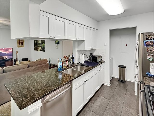 701 Meherrin River Ct Apt D, Chesapeake, VA 23320