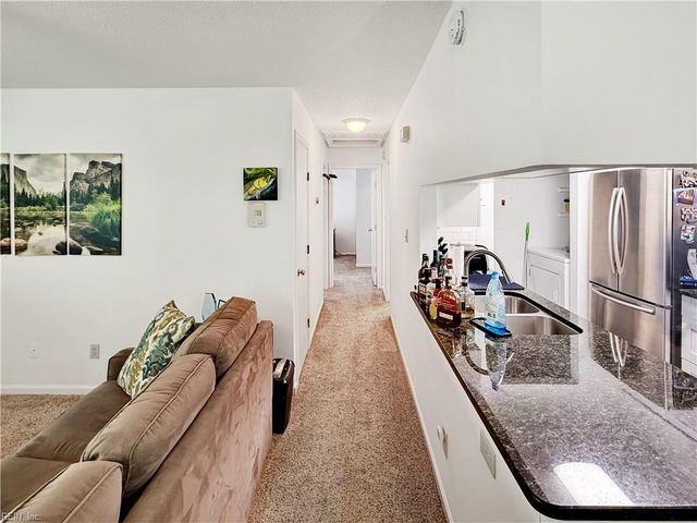 701 Meherrin River Ct Apt D, Chesapeake, VA 23320