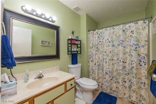 27069 Oakwood Circle 117W, Olmsted Twp, OH 44138