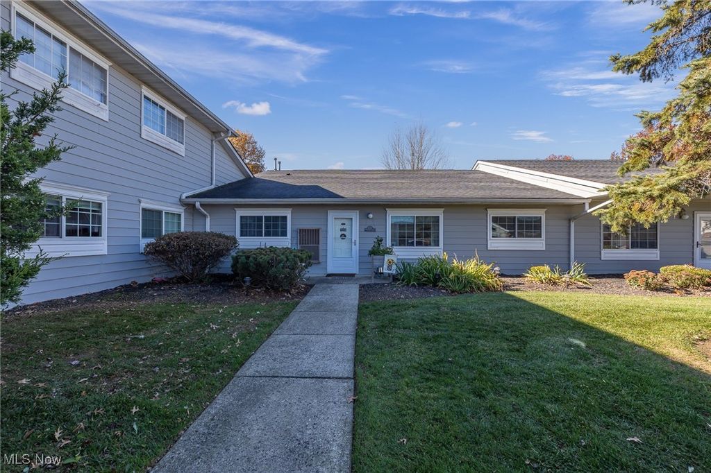 27069 Oakwood Circle 117W, Olmsted Twp, OH 44138