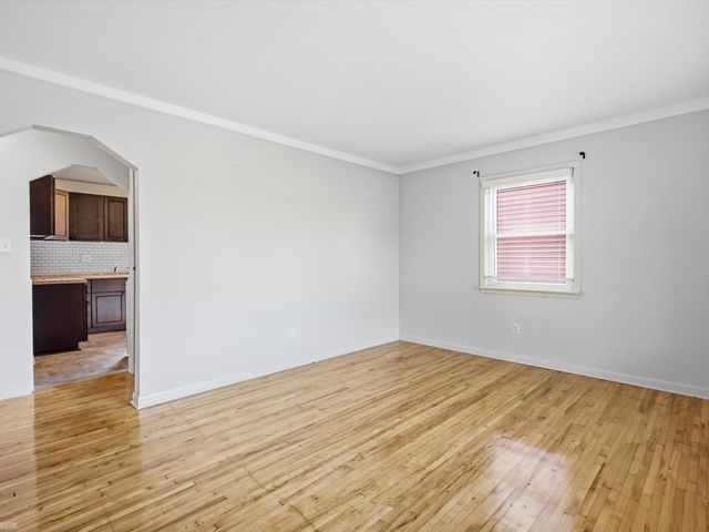 29850 John J Street, Roseville, MI 48066