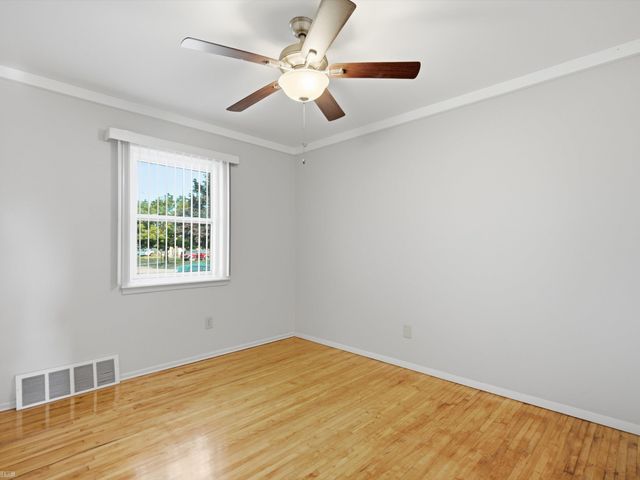 29850 John J Street, Roseville, MI 48066