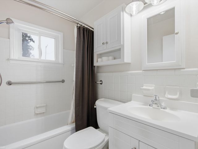 29850 John J Street, Roseville, MI 48066