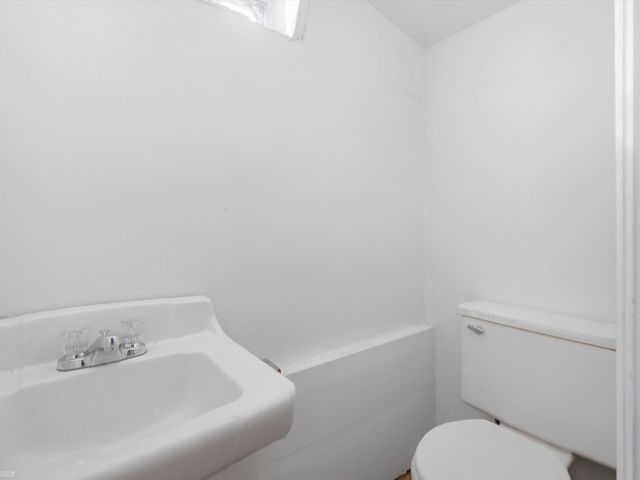 29850 John J Street, Roseville, MI 48066