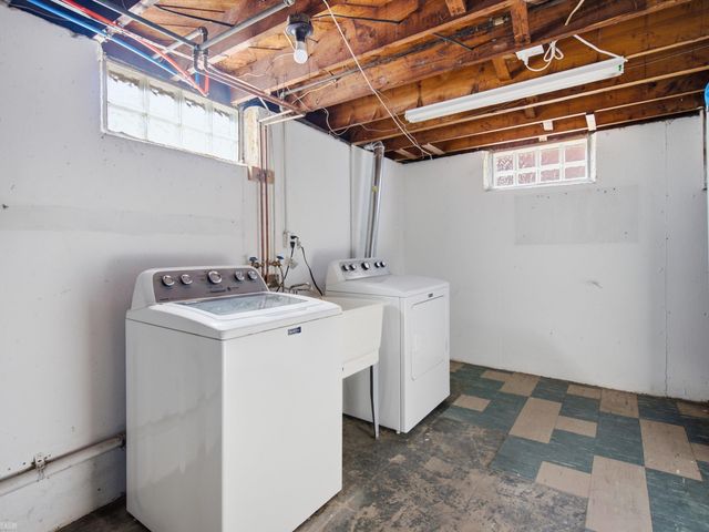 29850 John J Street, Roseville, MI 48066