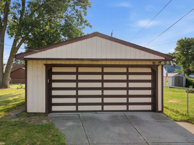 29850 John J Street, Roseville, MI 48066