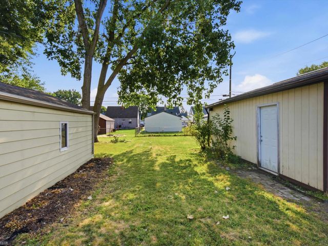29850 John J Street, Roseville, MI 48066