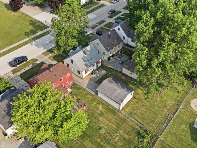 29850 John J Street, Roseville, MI 48066