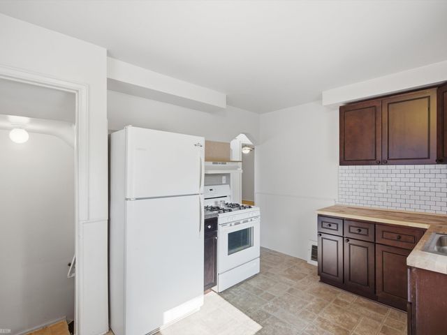 29850 John J Street, Roseville, MI 48066