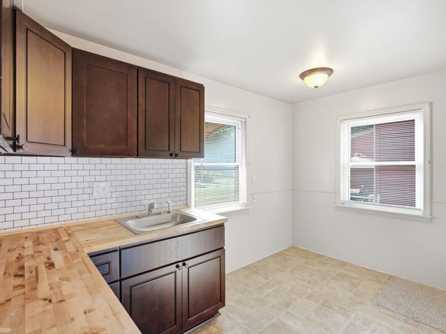 29850 John J Street, Roseville, MI 48066