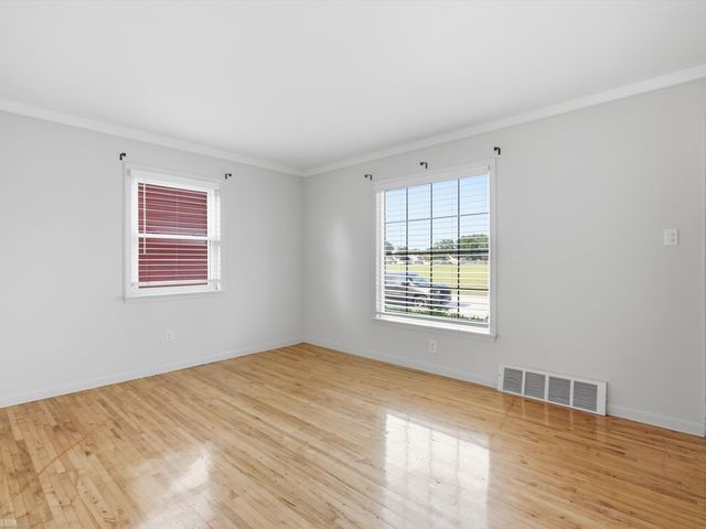 29850 John J Street, Roseville, MI 48066