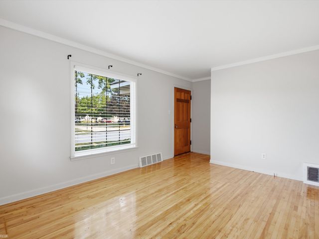 29850 John J Street, Roseville, MI 48066