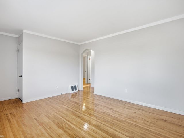 29850 John J Street, Roseville, MI 48066