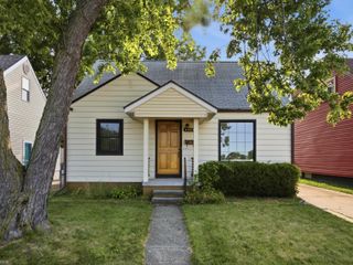 29850 John J Street, Roseville, MI 48066