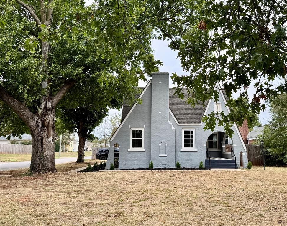 1628 W Chickasha Avenue, Chickasha, OK 73018