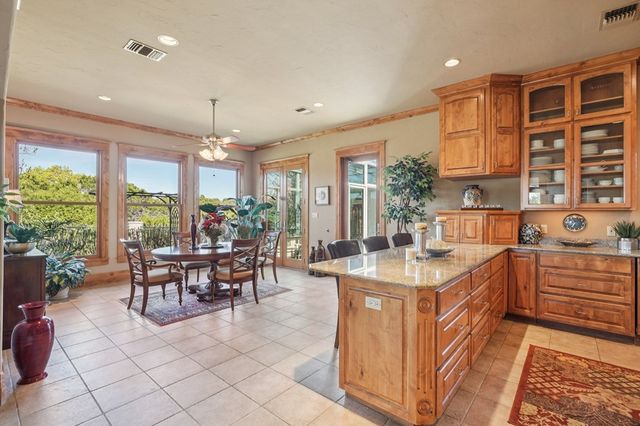 2121 Landmark Lane, Kerrville, TX 78028