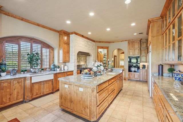 2121 Landmark Lane, Kerrville, TX 78028