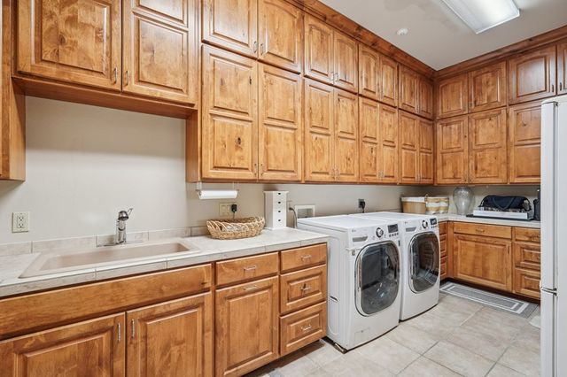 2121 Landmark Lane, Kerrville, TX 78028