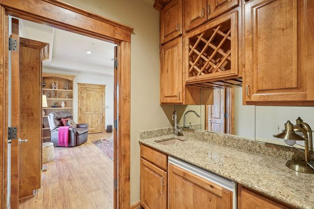 2121 Landmark Lane, Kerrville, TX 78028